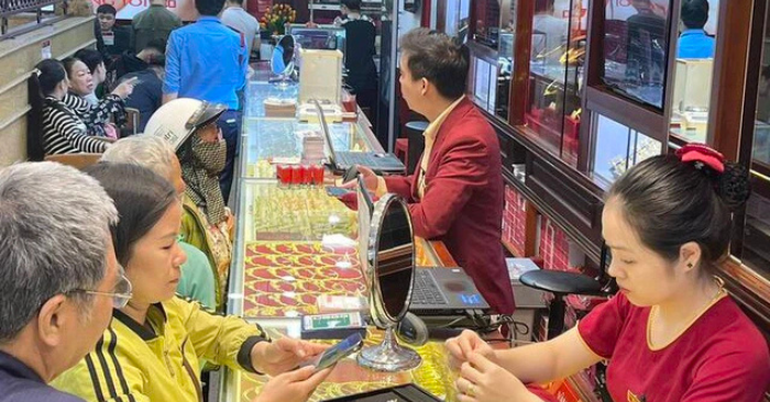 Người mua vàng chịu lỗ nặng