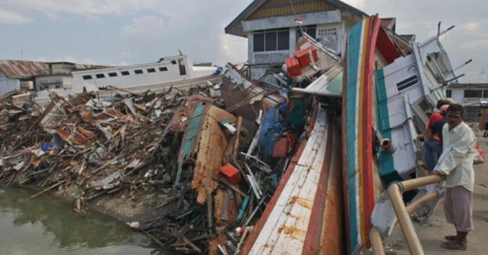 Bão Bất Thường Tàn Phá Indonesia