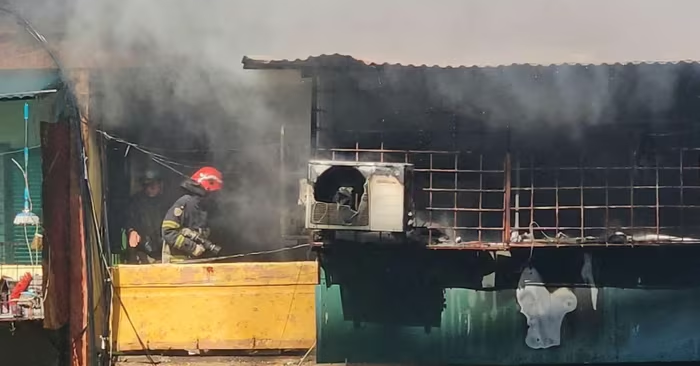 cháy căn hộ khu tập thể cũ