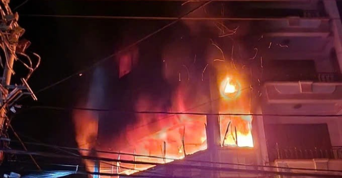 Cháy lớn ở nhà trọ 4 tầng gần chợ Đầm Nha Trang, một người bị bỏng nặng