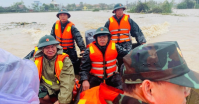 Lũ sông đang giảm: 55 chết, 28.500 nhà ngập miền trung, 5 đoàn công tác hỗ trợ