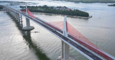 Vì sao cầu vượt cửa biển lớn nhất miền Trung chưa thể thông xe