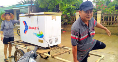 “Tiền công” đặc biệt của thợ sửa điện tử giúp dân vùng lũ Đà Nẵng – Quảng Nam