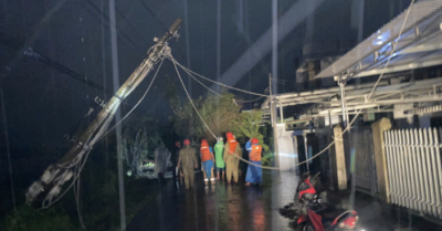 Điện lực miền Trung nỗ lực cấp lại điện cho dân vùng bão trong 3 ngày