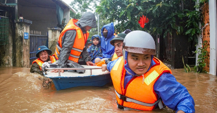 Miền Bắc rét, mưa lớn miền Trung