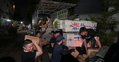 Đưa hàng cứu trợ xuyên đêm từ TPHCM ra vùng lũ miền Trung