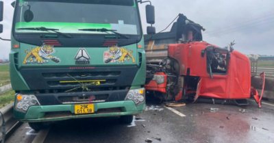 Xe tải tông nhau trên cao tốc Nghi Sơn – Diễn Châu; ùn tắc hơn ba tiếng