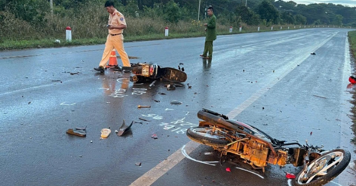 Hai xe máy va chạm trên quốc lộ 19B,            4 người thương vong