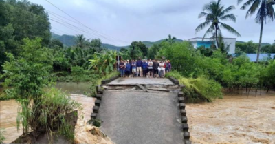 Quảng Ngãi khắc phục hậu quả mưa lũ, sập cầu chia cắt hàng trăm hộ dân