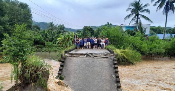 sập cầu dân sinh.