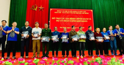 Tặng quà cho gia đình chính sách tại Thái Nguyên