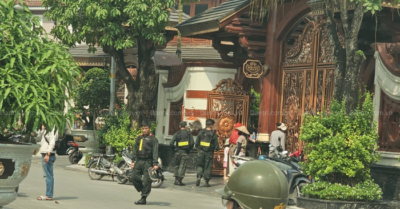 Gần 100 cảnh sát bao vây biệt phủ của chủ Thẩm mỹ viện Mailisa ở TP.HCM