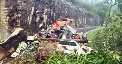 Khoảnh khắc kinh hoàng trong vụ tai nạn đá đè xe khách ở đèo Khánh Lê