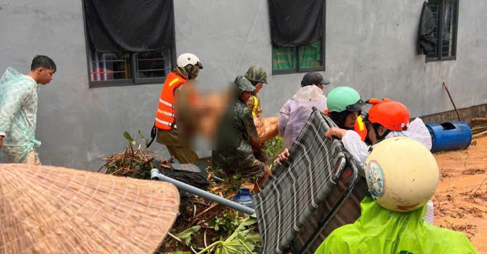 sạt lở làm sập tường nhà