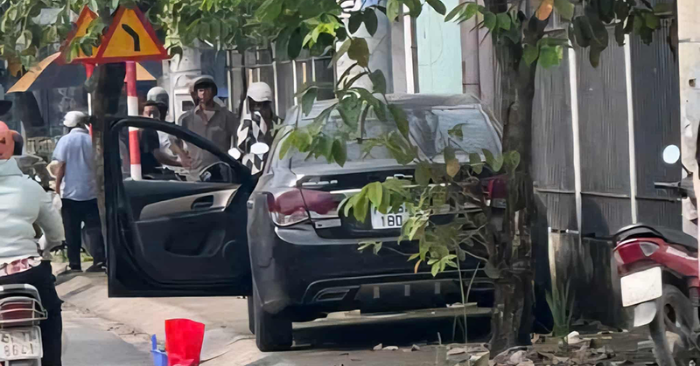 cô gái trầm cảm tử vong trong ô tô