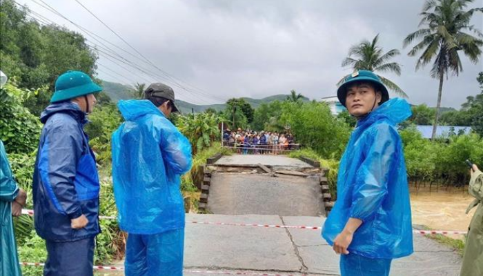 sập cầu dân sinh.