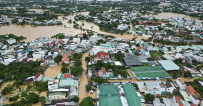 Mưa lũ Quy Nhơn Nha Trang nhấn chìm phố xá