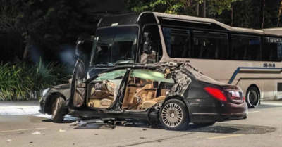 Xe Mercedes đâm xe khách đỗ ven đường ở Quảng Ninh, 1 người tử vong