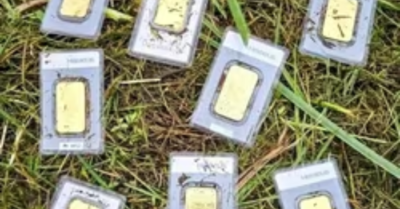 Công nhân Đức tìm thấy vàng: 10 thỏi vàng trị giá 35.000 USD được giao nộp đầy đủ