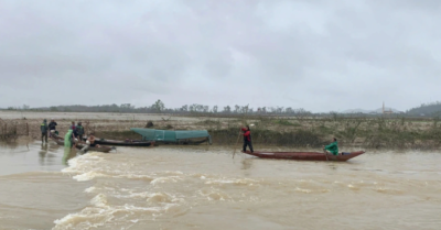 Lật thuyền sông Lam: Chồng mất tích, vợ được cứu khi đánh cá