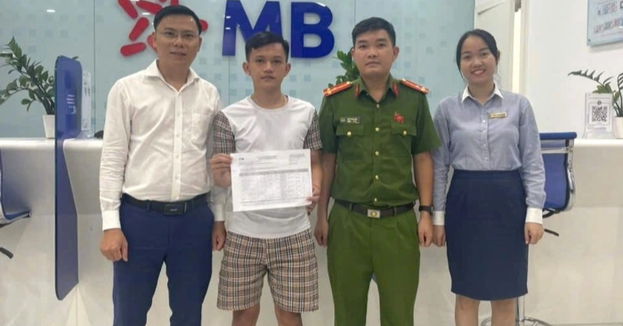 Thanh niên trình báo công an việc bất ngờ nhận được 499.999.999 đồng