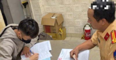 Lái xe ôm công nghệ chở 4 cô gái trên đường Trần Duy Hưng bị phạt 2,5 triệu đồng