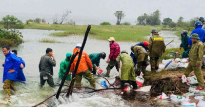 Hà Tĩnh huy động hơn 200 người khắc phục sự cố vỡ bờ bao mỏ sắt Thạch Khê