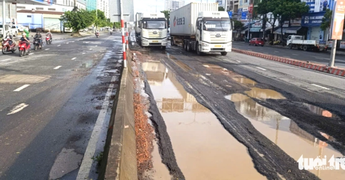 Sửa chữa tuyến đường huyết mạch hư hỏng nghiêm trọng ở Đà Nẵng