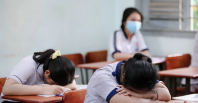 Cha mẹ bị phạt tiền nếu ép con học quá sức theo Nghị định 282