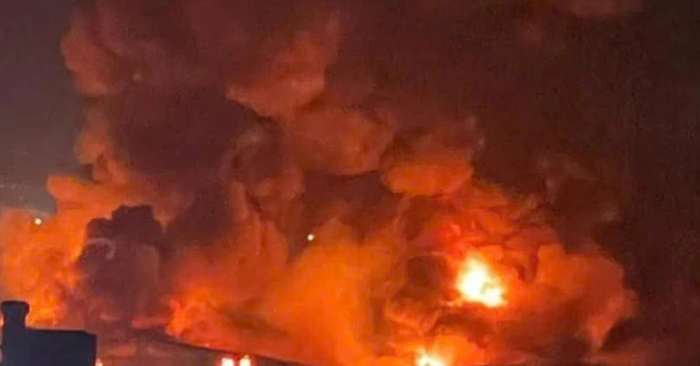 tối 27-11 thiêu rụi diện tích lớn nhà xưởng sản xuất bỉm, khăn giấy, gây khói đen bao trùm cả khu vực