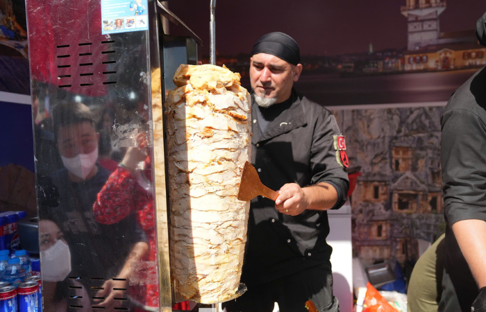 Liên hoan ẩm thực còn nhiều hoạt động bên lề sôi động như quảng diễn ẩm thực 