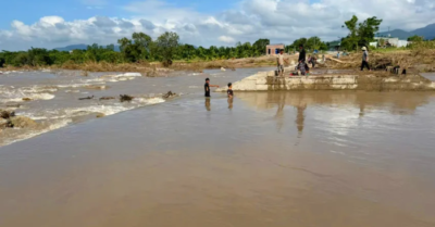 Lũ cuốn trôi ngầm tràn, 1 buôn ở Gia Lai bị cô lập