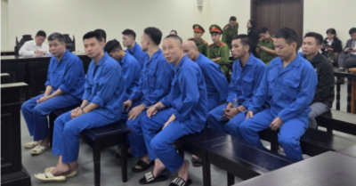 Xét xử vụ án nhận hối lộ để cho người phạm tội ra ngoài trái quy định