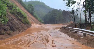 Nhiều điểm sạt lở chia cắt giao thông tại xã biên giới A Vương