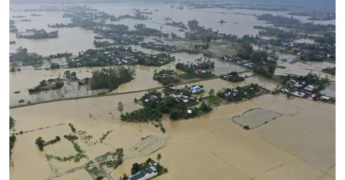 Nhiều khu vực Trung Bộ tiếp tục hứng mưa lớn