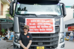 Nữ tài xế 25 tuổi từ TPHCM chở hơn 30 tấn hàng cứu trợ  ra miền Trung