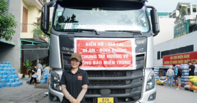 Nữ tài xế 25 tuổi từ TPHCM chở hơn 30 tấn hàng cứu trợ  ra miền Trung