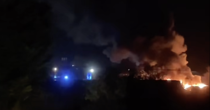 Bí ẩn vụ cháy thiêu rụi hàng chục xe Skoda ở Somerset: Chủ xe bán hàng lưu động mất kế sinh nhai