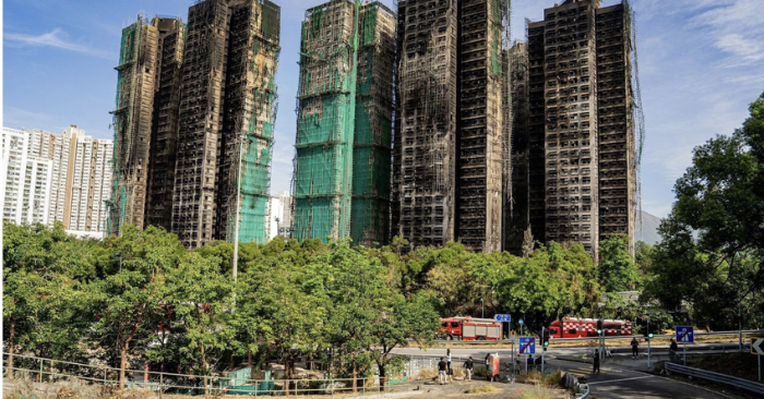 Cháy cụm chung cư Wang Fuk Court: Hệ thống báo cháy hỏng và vật liệu thi công là nguyên nhân lan rộng