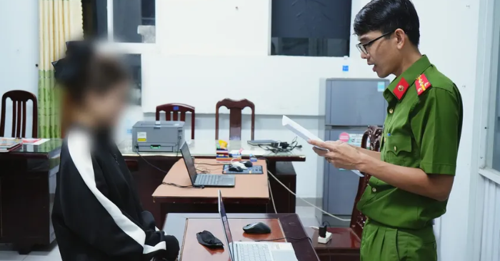 dàn cảnh cướp điện thoại