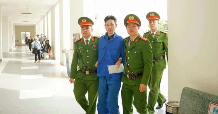 đổ xăng phóng hỏa quán cà phê