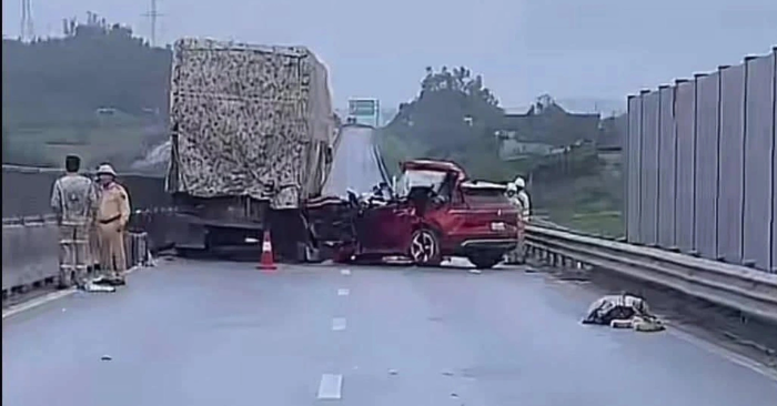 Tài xế xe 7 chỗ tử vong sau khi tông xe tải dừng trên cao tốc Bắc – Nam