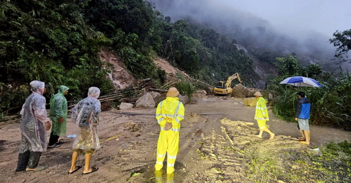 Quốc lộ 27C sạt lở nghiêm trọng, Lâm Đồng công bố tình huống thiên tai khẩn cấp