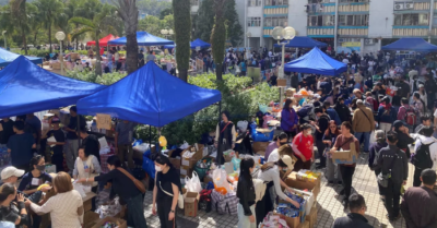 Người Hong Kong gấp rút phân phát hàng cứu trợ cho nạn nhân vụ cháy