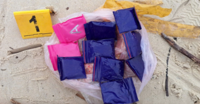 10 gói nghi ma túy trôi dạt vào bờ biển Quảng Trị