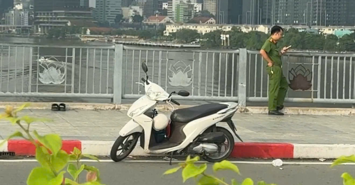 Nam sinh nghi nhảy cầu Thủ Thiêm