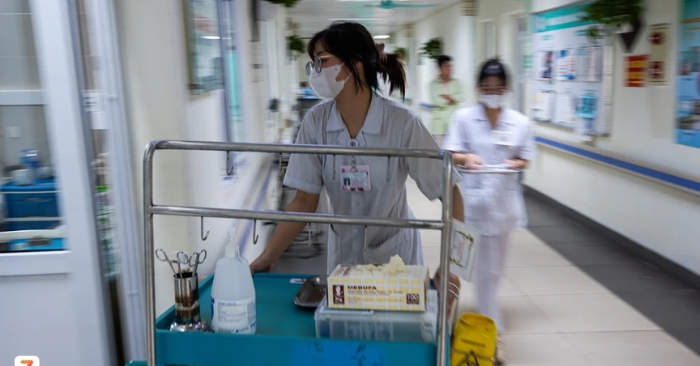 Căn bệnh cúm A bùng phát khiến nhiều gia đình cùng ốm, người trẻ cũng kiệt sức