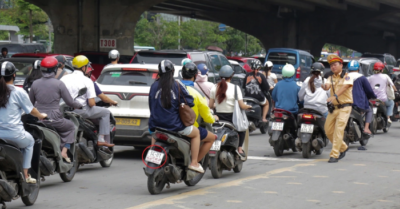 Hà Nội xử lý gần 370 tài xế che biển số phương tiện, dùng điện thoại khi lái