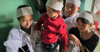 Xót xa người ông 76 tuổi liều mình cứu cháu giữa lũ dữ