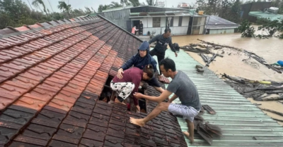 Thủ tướng chỉ đạo tổng lực cứu dân trong lũ lớn miền Trung